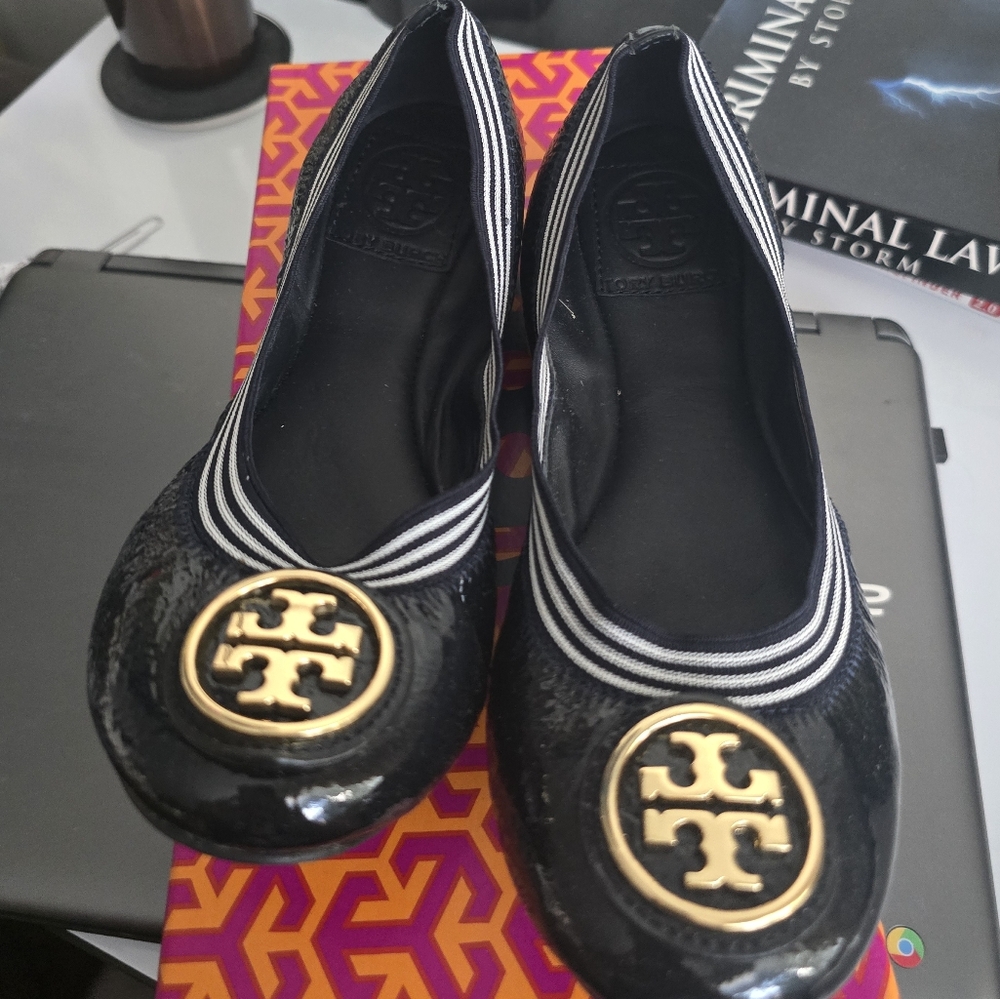 tory burch Caroline flat